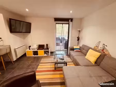 t2 rénové de 42 m² avec grande terrasse  jardin privatif et 2 stationnements