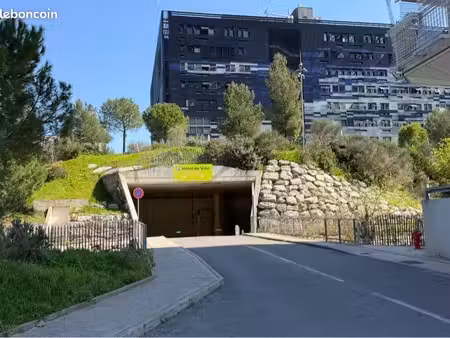 grand garage ultra sécurisé