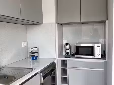 particulier loue studio meublé
