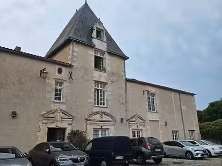 f2 dans château