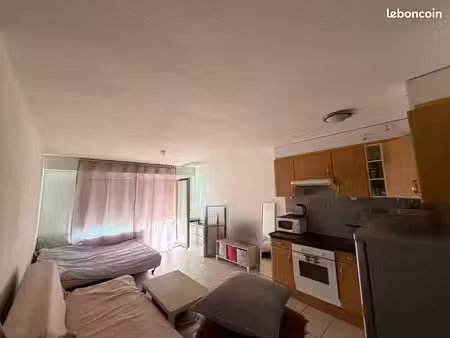 studio 1 pièce 28 m²