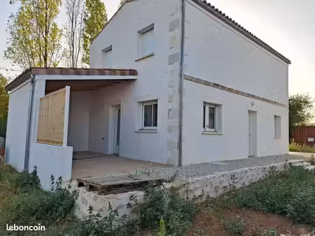 location maison trois chambres