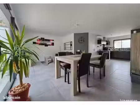 maison proche commodités