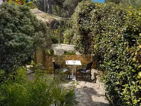 studio rénové avec terrasse mont saint clair sète