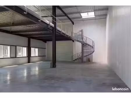 local industriel ou artisanal à partir de 180 m² jusqu'à 1 700 m²