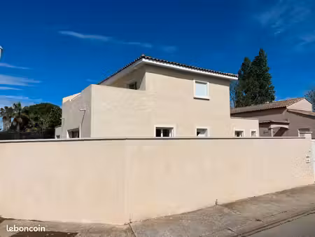 villa 3 chambres 110 m2  dispo 1er octobre  quartier résidentiel