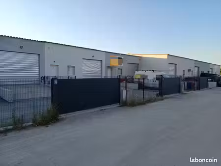 loue entrepôt 100 m2 zone artisanale marsillargues