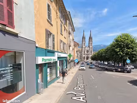 a louer local commercial de 320m2 à voiron