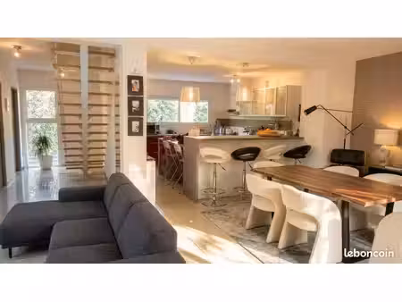 maison familiale contemporaine 200 m²