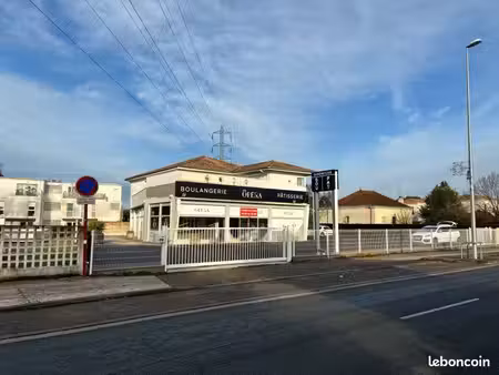 immeuble avec commerce