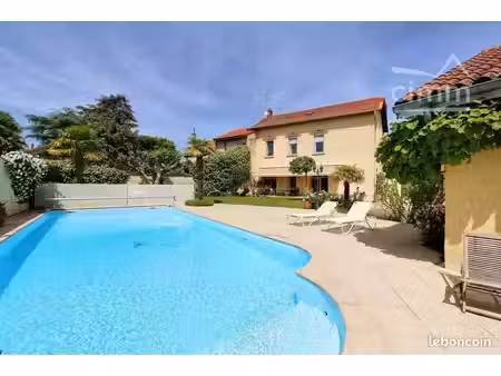 maison 6 pièces 182 m²