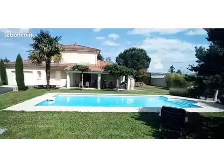 maison st rambert  terrain 1000m2  piscine