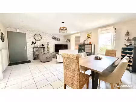 maison familial avec jardin clos à seiches sur le loir