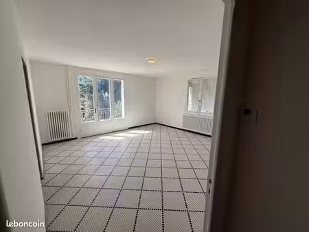 apparemment t5 avec balcon