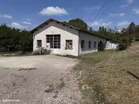 local 451 m² villeneuve-sur-lot