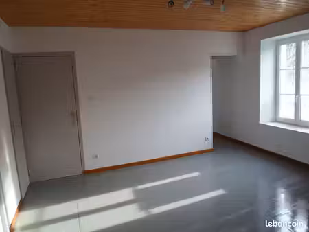 app f3 de 65m2 au 1er étage