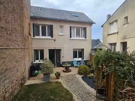 maison rénovée – 120 m² – 2 grandes chambres + combles aménagés – jardin & dépendance