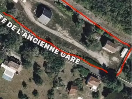 maison avec 5400m2 de terrain plus un entrepôt