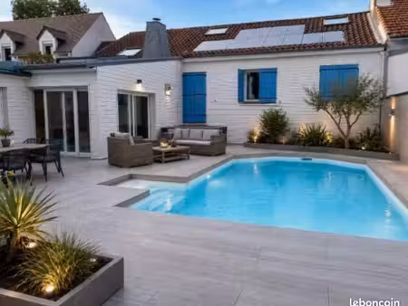 maison avec piscine et spa