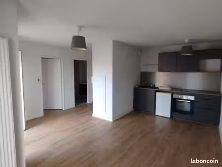 t2 39m2 non meublé  à l'année