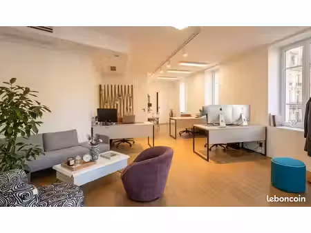 location bureaux neufs en espace co-working de 75 m² + cour privative extérieure de 20 m²