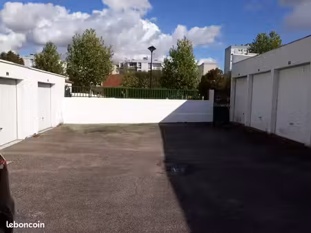 loue grand garage 19m2
