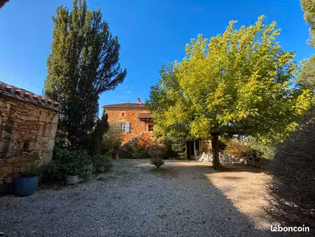 exceptionnelle propriete en pierre de caractere restauree avec dependances en pierre forma