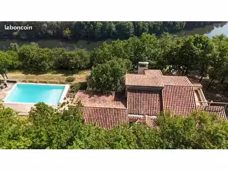 superbe maison contemporaine avec piscine  terrasse et terrain de 1ha 77a 83ca m². situati