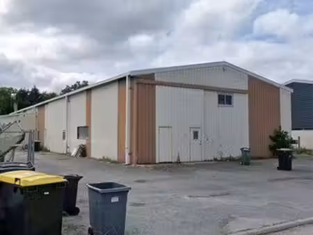 entrepôt local d’activité 154m2 au sol + mezzanine 32m2