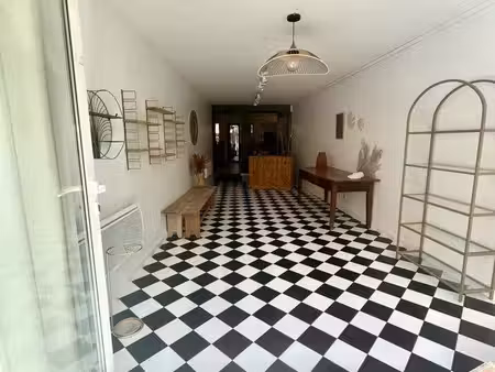 local de 60m2 avec vitrine dans le centre ville
