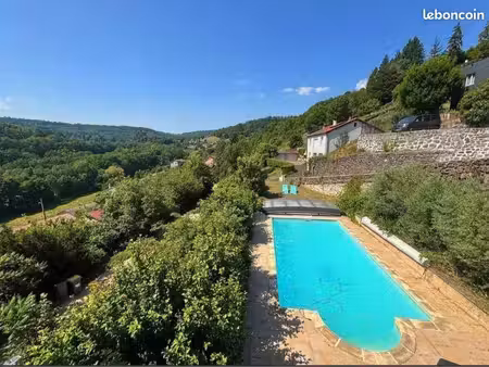 maison familiale d’architecte: 10 pièces  piscine  vue dominante  terrain arboré 1517 m2. 