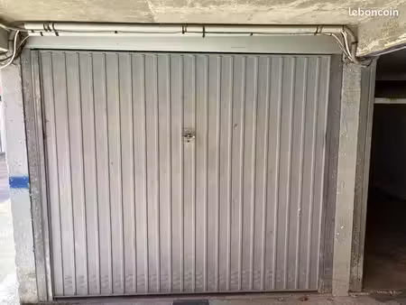 garage boxe fermé dans résidence sécurisée