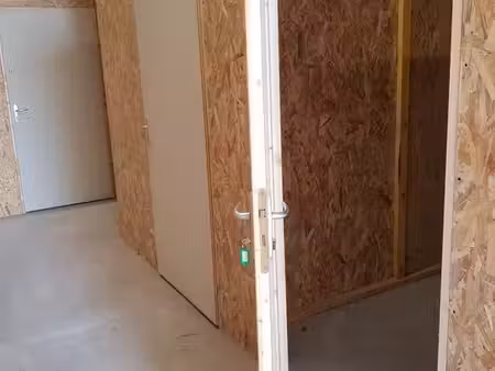 box de stockage de 12 m2 soit 30 m3 surveillé