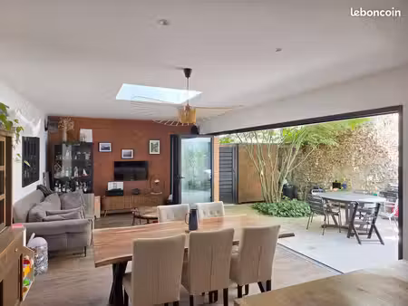 maison 120m² avec 3 chambres et 1 bureau  extérieur avec abri vélos et 2 stationnements vo