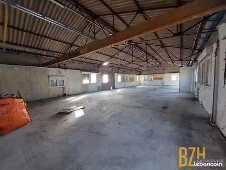 local 250 m² caudan