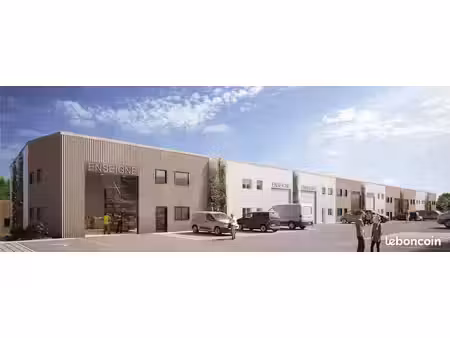 local 151 m²