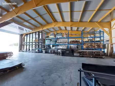 local 550 m²