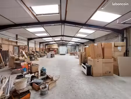 local 670 m²