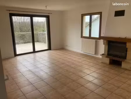 maison mitoyenne sur 3 niveaux et combles