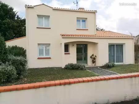 maison à gétigné 4 chambres  garage et jardin
