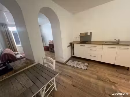 studio avec courette et dépendance