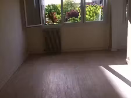 a louer grand t1 bis residence centre ville de cholet