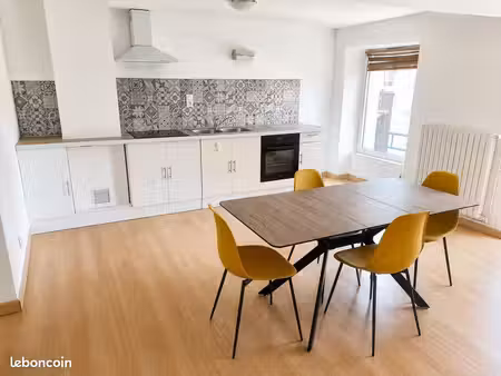 appartement meublé 4 pièces – 80 m² avec petite terrasse