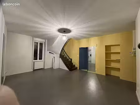 agreable grand trois pieces atypique en duplex