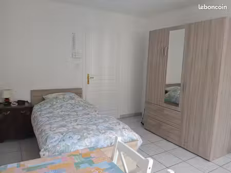 location studio meublé