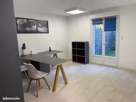 bureau dans centre de santé