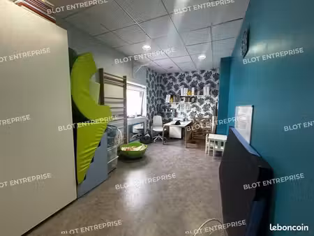 bureaux 156 m²