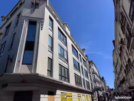 bureaux 349 m²