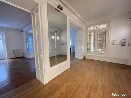 bureaux 317 m²