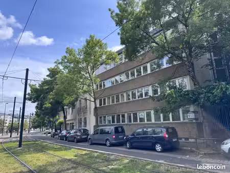 bureaux 680 m²